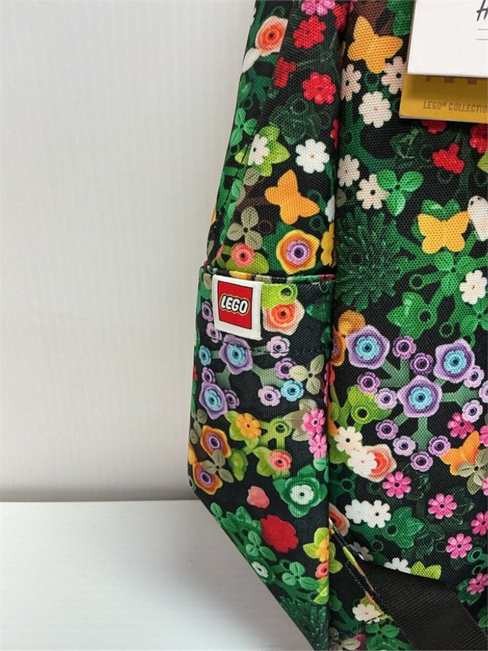 NWT Herschel Supply Co. x LEGO Classic XL Backpack Scavenger Hunt Meadow print - Picture 8 of 9